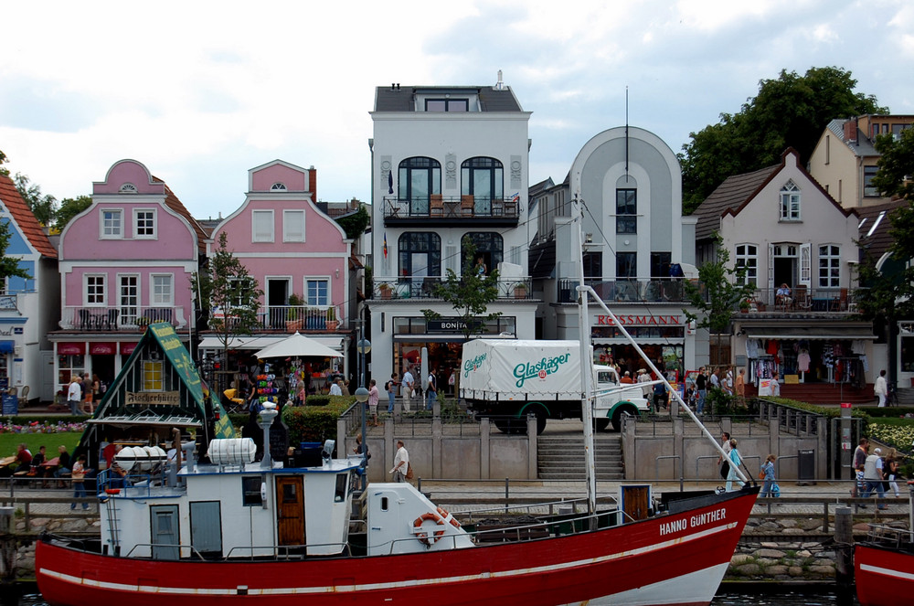 etwas näher der Alte Strom in Warnemünde