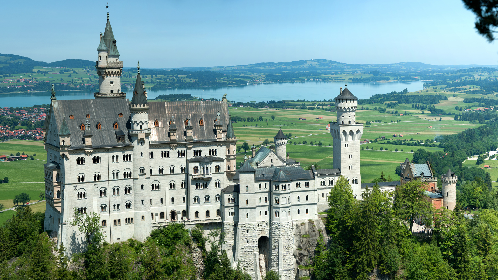 Etwas oberhalb der Marienbrücke