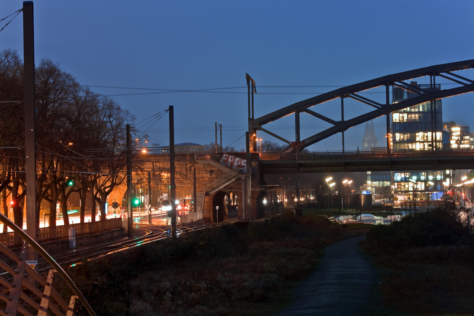 etwas südlich der Hohenzollernbrücke ;-)