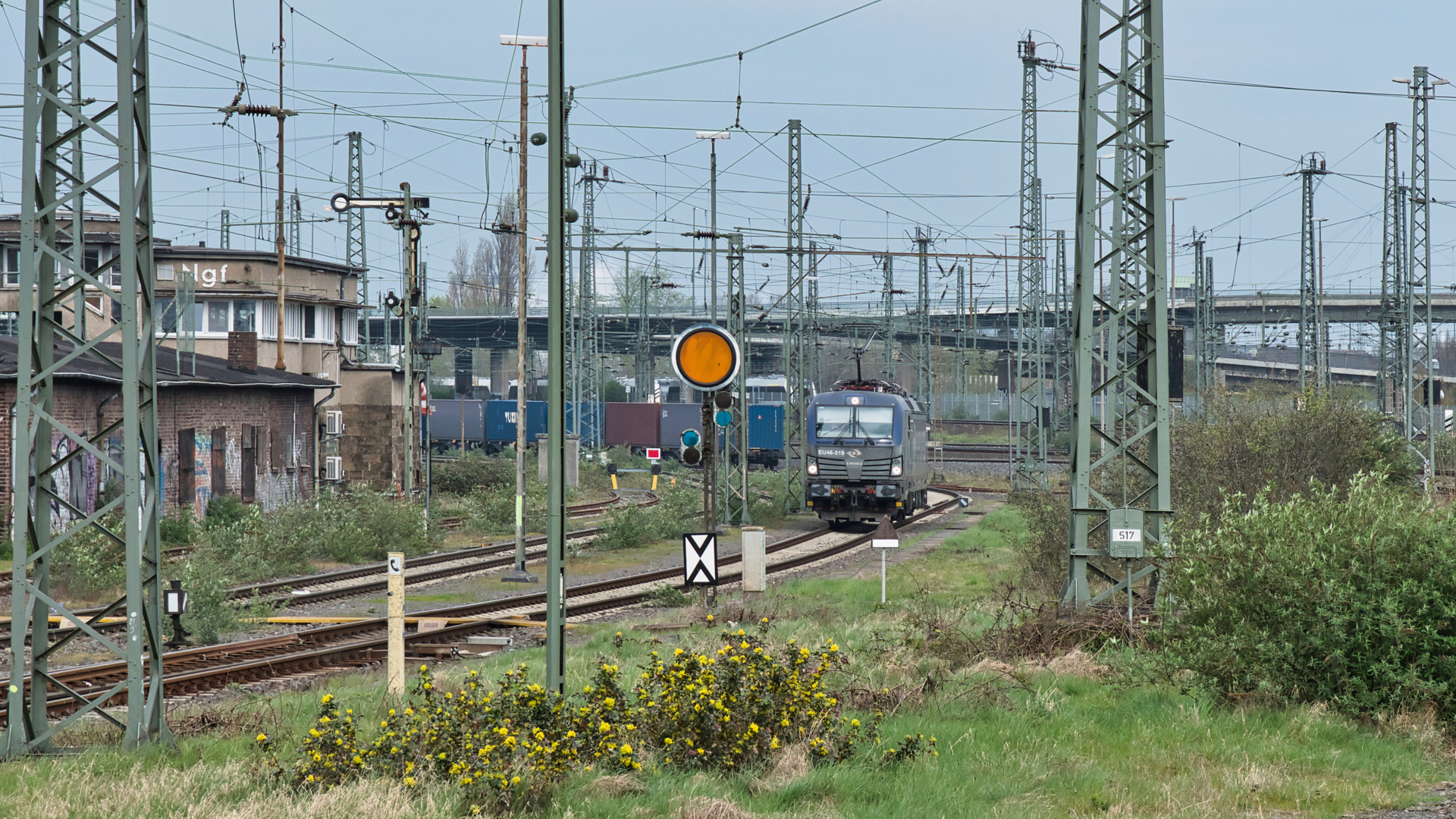 EU46-519 im Güterbahnhof Neuss