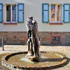 " Eulenbrunnen " vor dem Haus des Künstlers