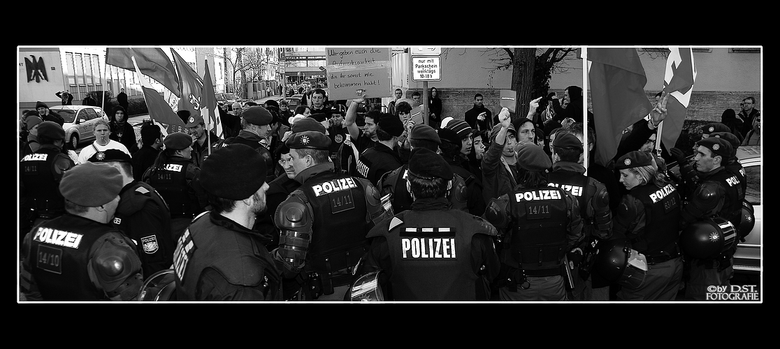 EURE MEINUNG ZU DEN AUFMÄRSCHEN DEMO AUGSBURG