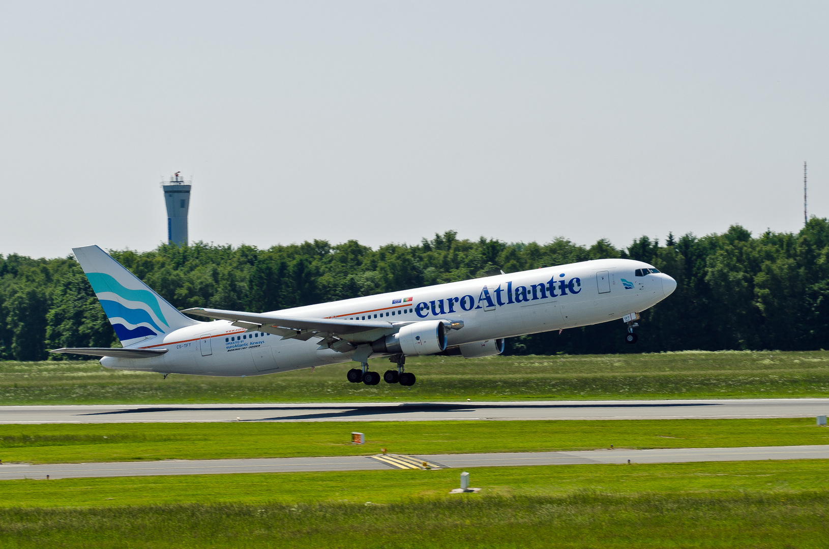 EuroAtlantic Boeing 767-3Y0(ER) (1)