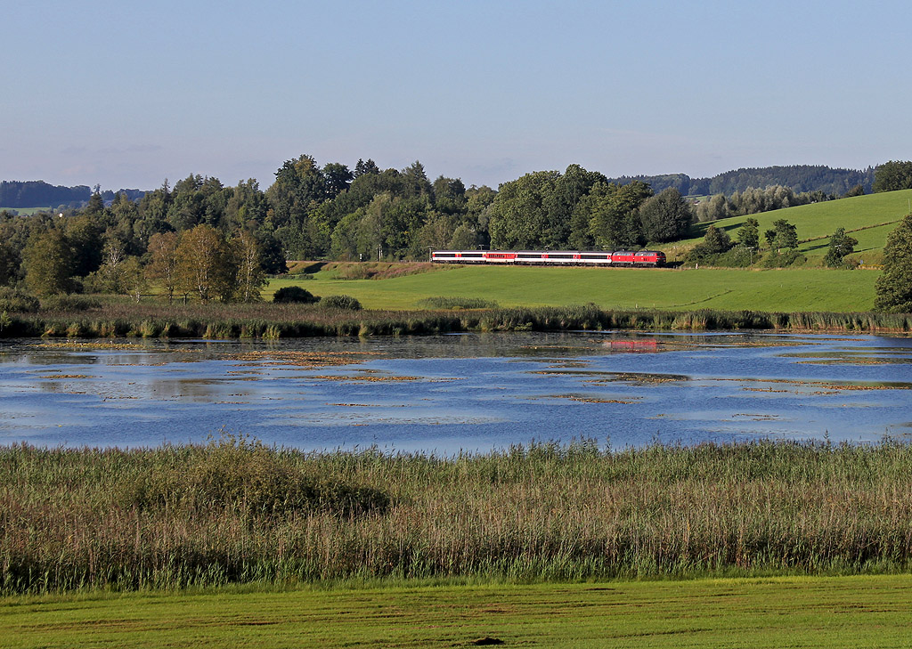 EuroCity am Schwarzensee