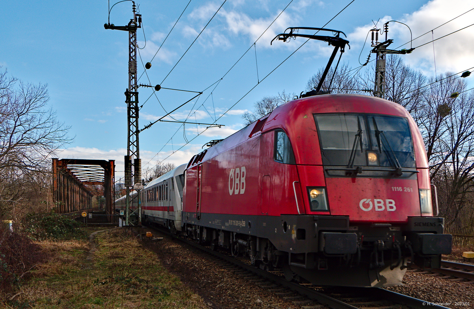 Eurocity an der Braunauer Eisenbahnbrücke