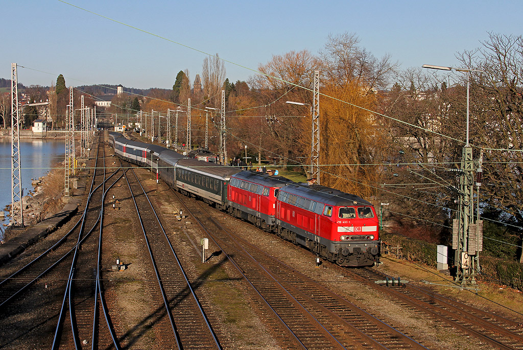 EuroCity auf dem Lindauer Seedamm