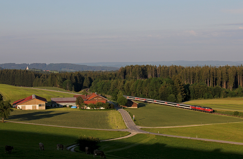 EuroCity im Sonnenuntergang