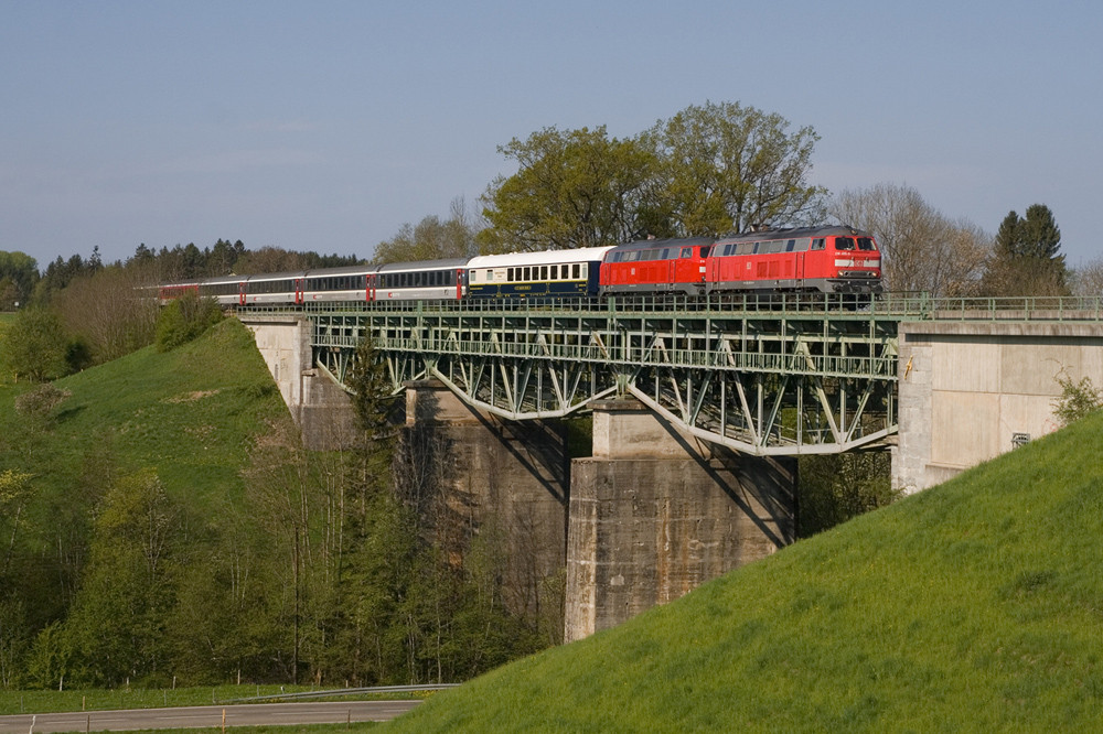 EuroCity mit historischem Salonwagen