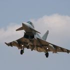 Eurofighter bei Nörvenich von vorne im Landeanflug