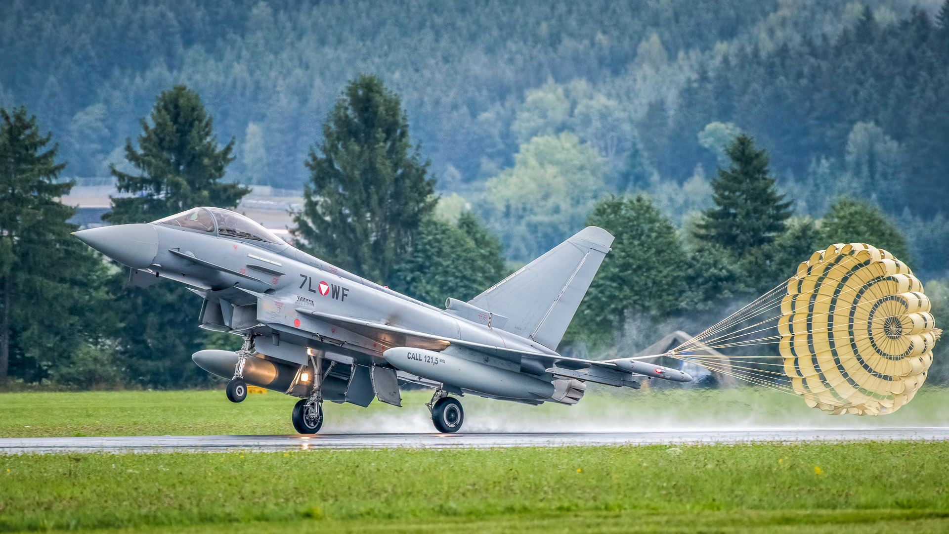 Eurofighter Typhoon - landing