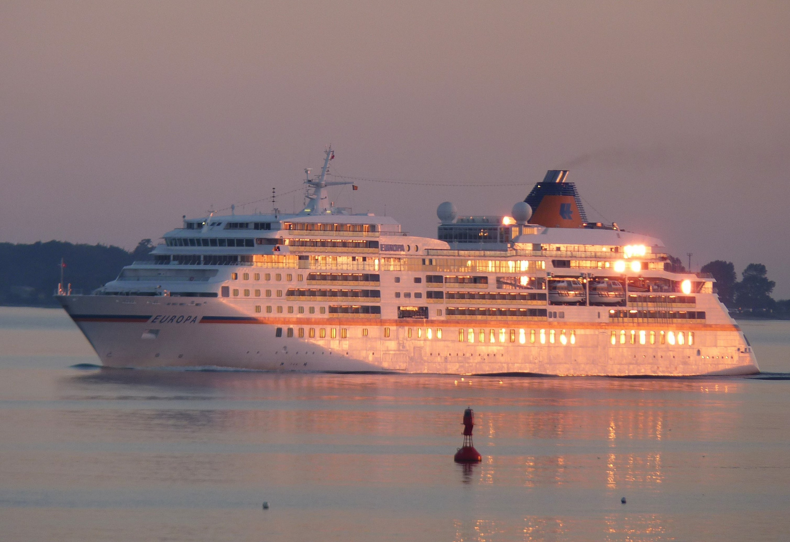 europa bei sonnenaufgang in kiel