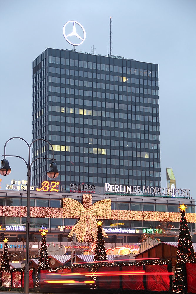 Europacenter in Berlin mit Schleife.