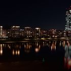 Europäische Central Bank (201 Meter hoch) bei Nacht, aufgenommen von der Flößerbrücke... 