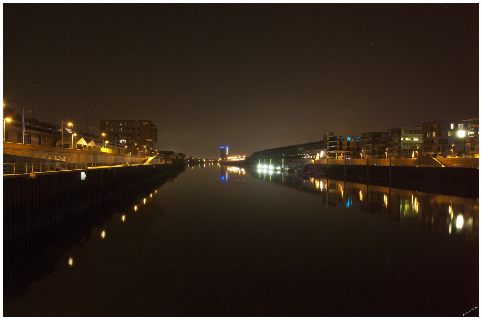 Europahafen Bremen bei Nacht