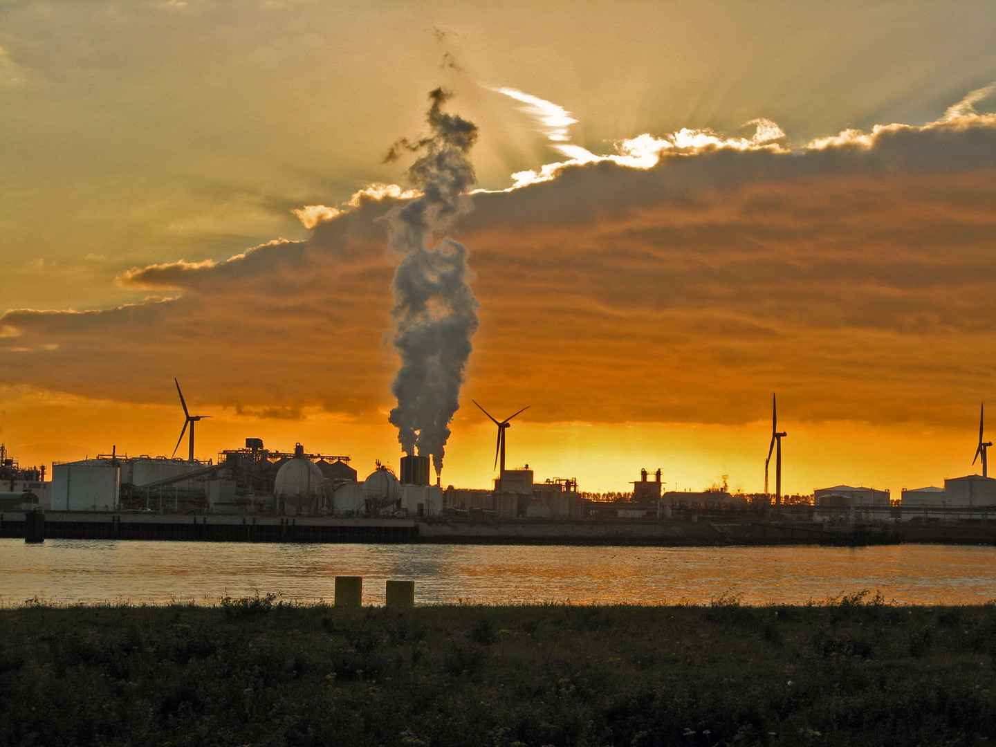 Europort-Skyline-Rotterdam