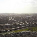 Eurotunnel-Terminal Folkestone (mit Eurostar im HG)