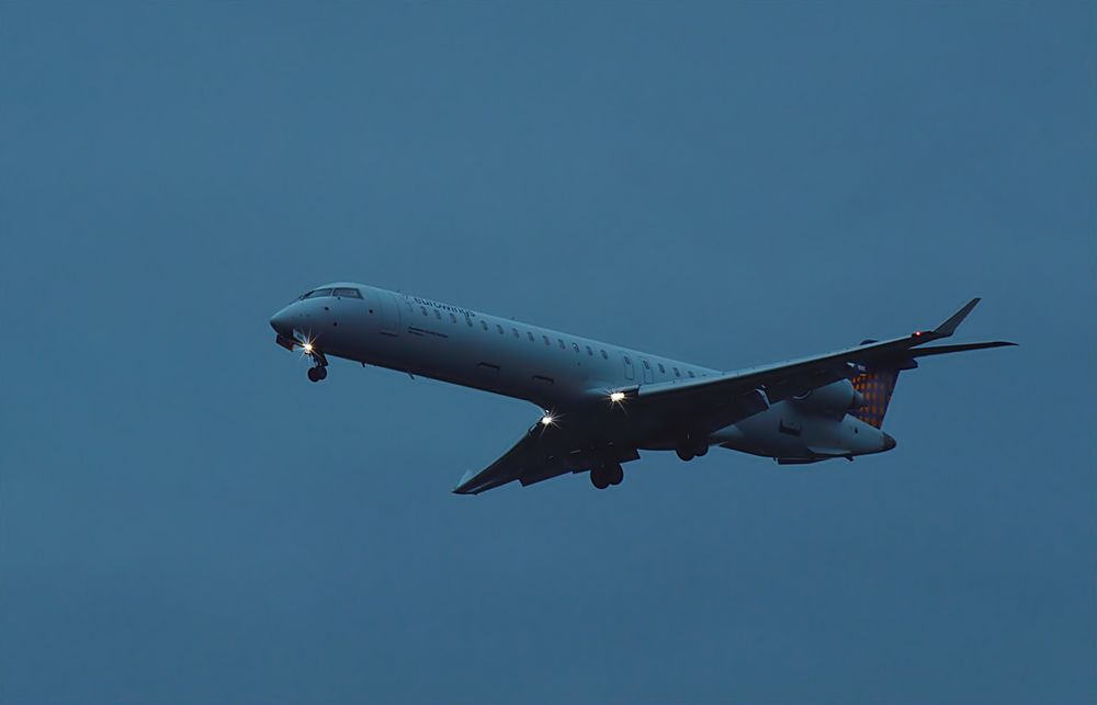 *Eurowings* ~ Landeanflug bei Gewitter