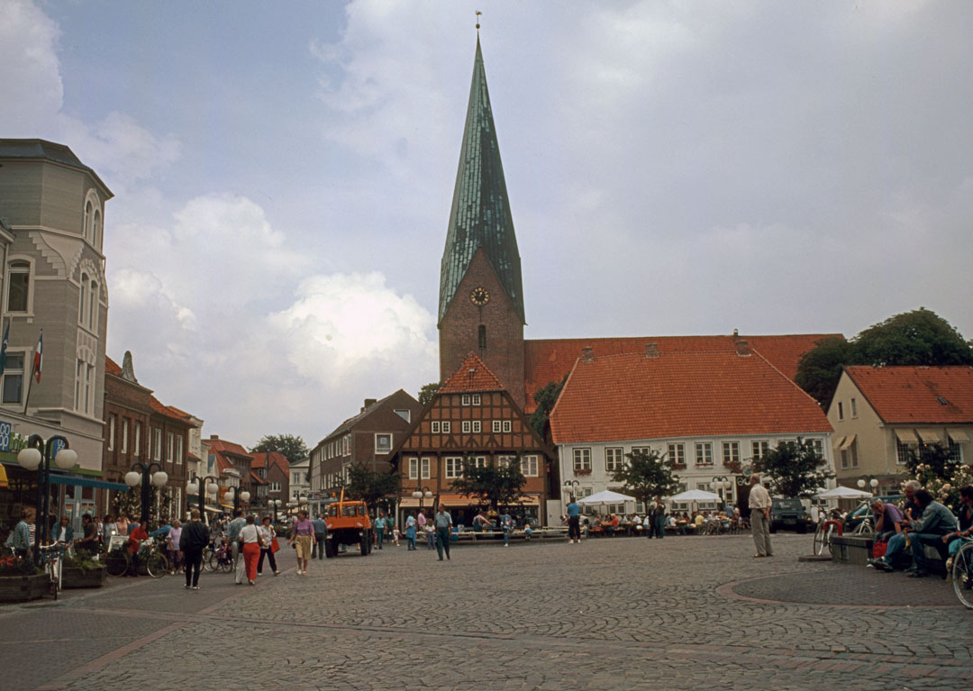 Eutin-Marktplatz-mit-St.-Michaelis