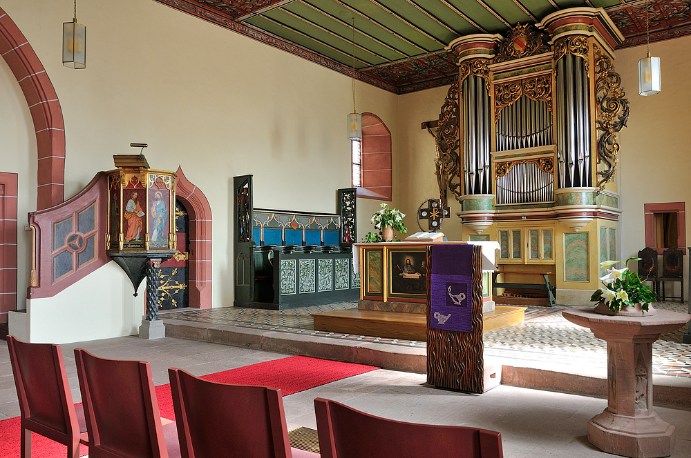 Ev. Kirche Rötteln - Kanzel, Taufstein, Gestühl u. Kreuz.- Nr.8