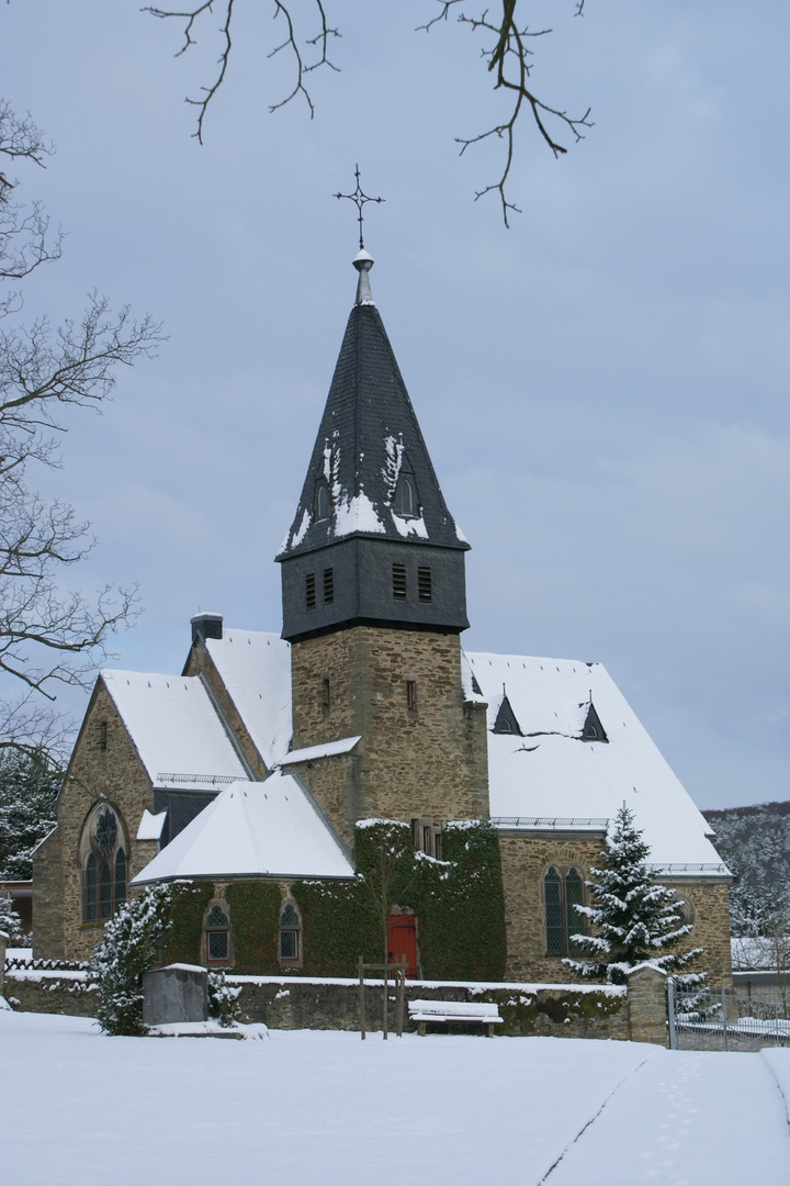 Evangelische Kirche Aumenau an der Lahn im Winter