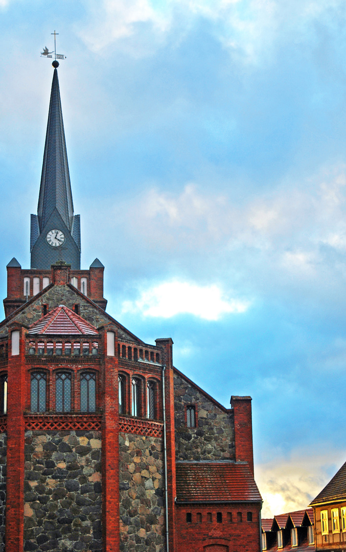 Evangelische Kirche, Teilaufnahme, November, Regen