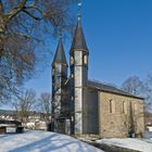 Evangelische Pfarrkirche in Banfe an einem kalten Tag