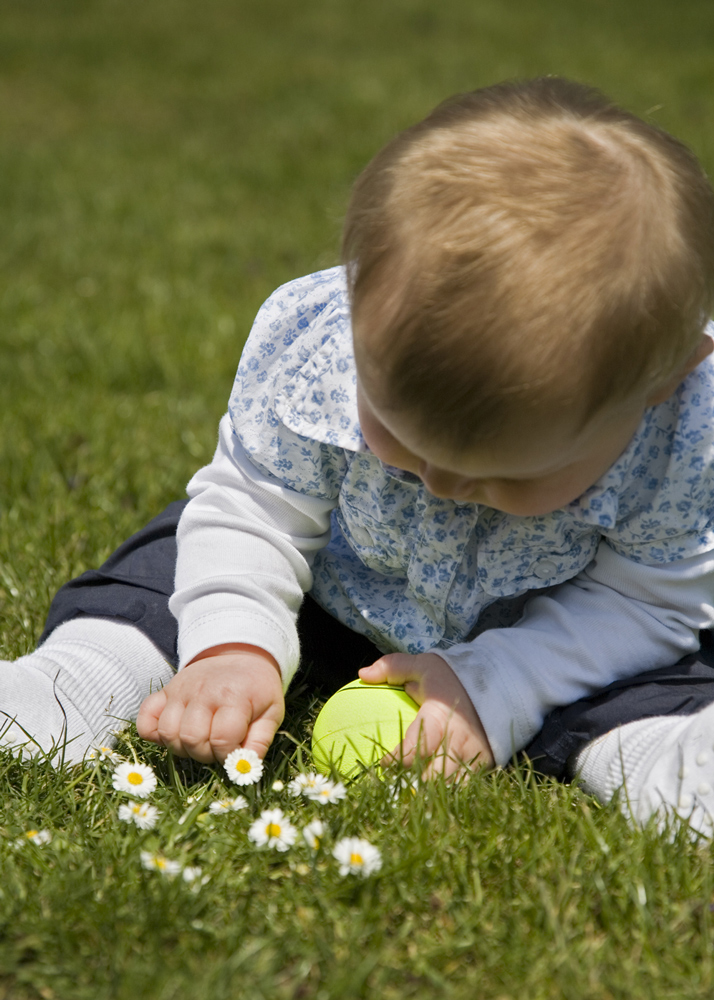 Eva's erster Gartenausflug 1/3