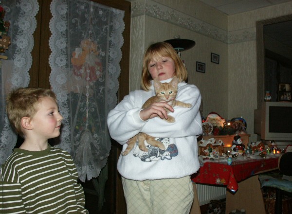 Evelyn mit Katzenbaby