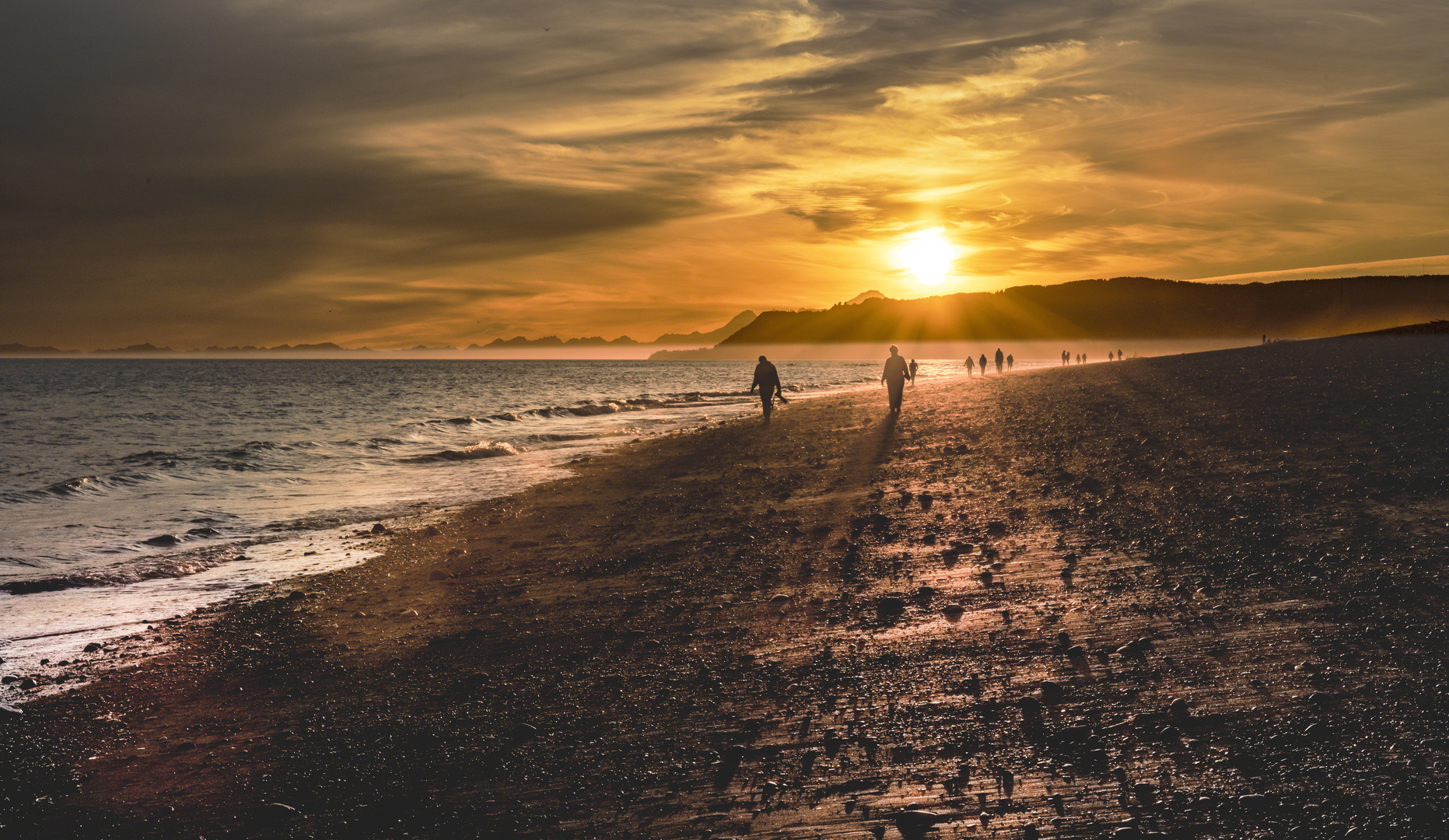 Evening walk am Homer Spit in Alaska