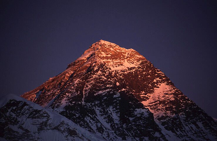 Everest im Abendkleid