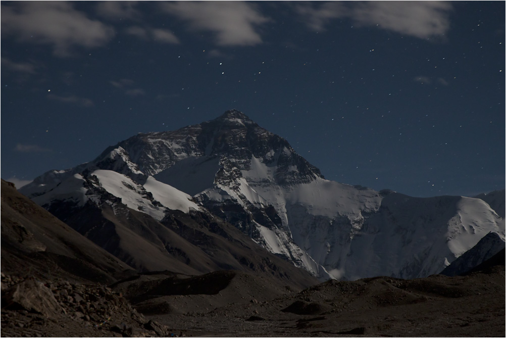 Everest im Mondschein