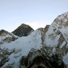 Everest-Westschulter, Everest (8840m) und Nuptse West (7732 m) von links