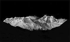 Everestmassiv im Mondschein