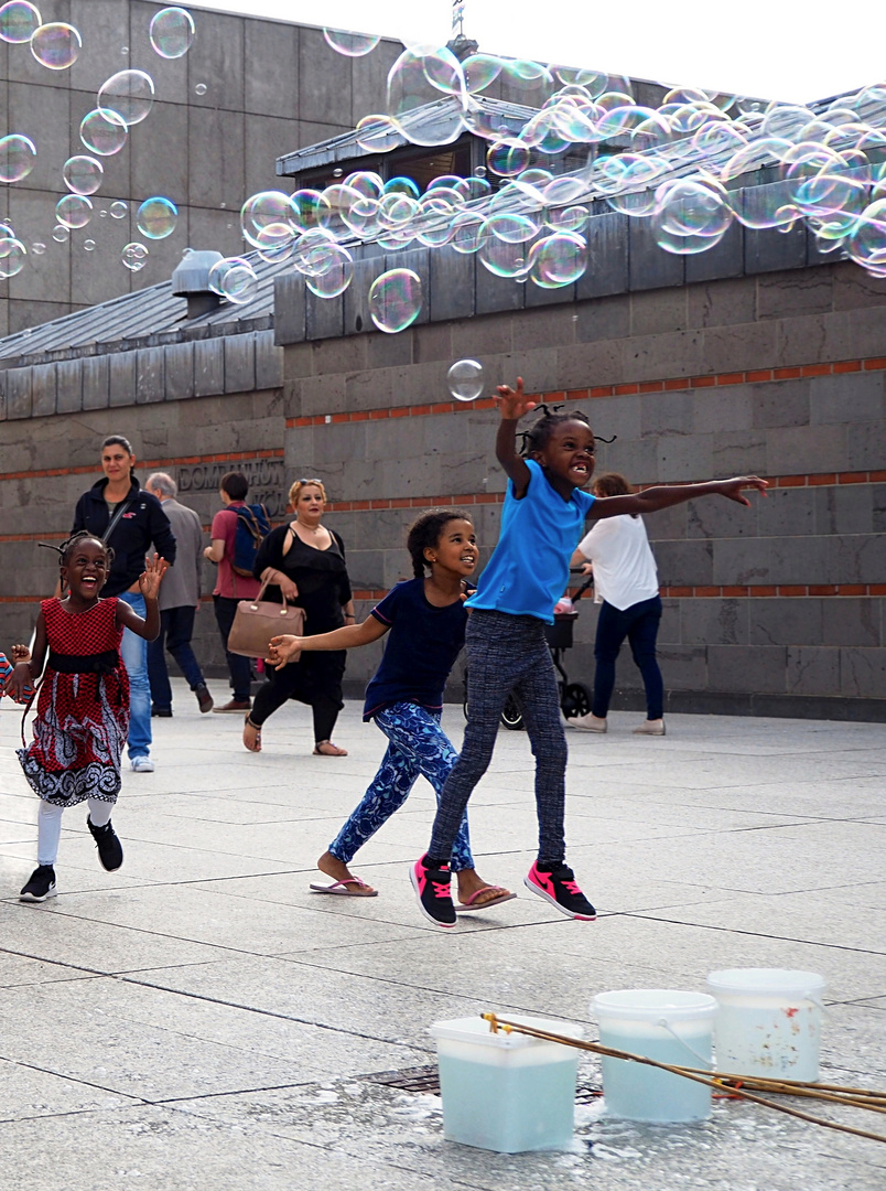 everyone loves bubbles