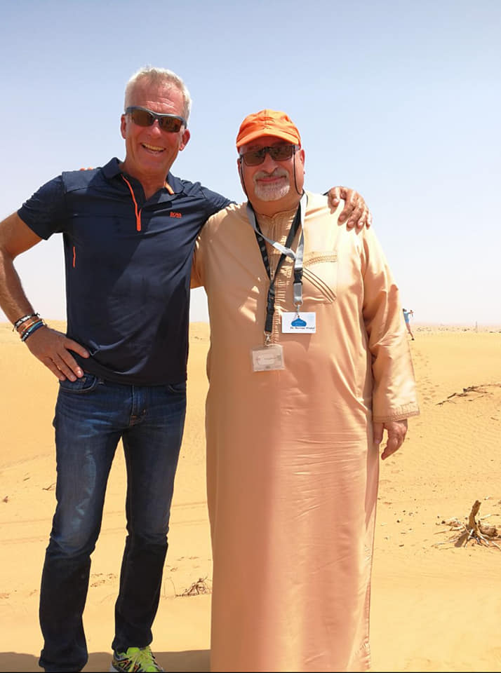 Ex-Formel-1-Pilot Christian Danner mit Prof. Dr. Norman Ali Khalaf in der Ras Al Khaimah Wüste