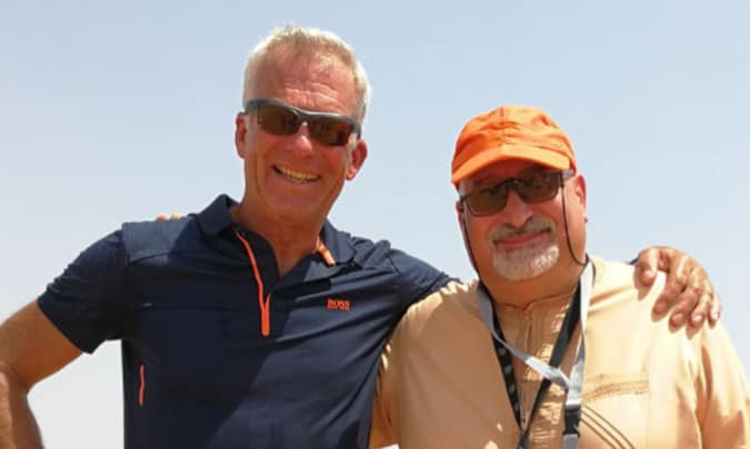 Ex-Formel-1-Pilot Christian Danner mit Prof. Dr. Norman Ali Khalaf in der Ras Al Khaimah Wüste