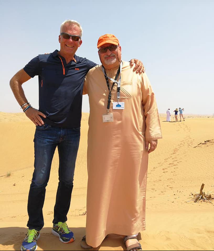 Ex-Formel-1-Pilot Christian Danner mit Prof. Dr. Norman Ali Khalaf in der Ras Al Khaimah Wüste 