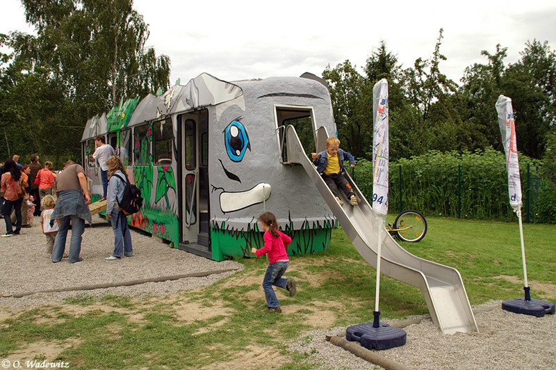 ex Leipziger Beiwagen als Spielplatz im Kindergarten