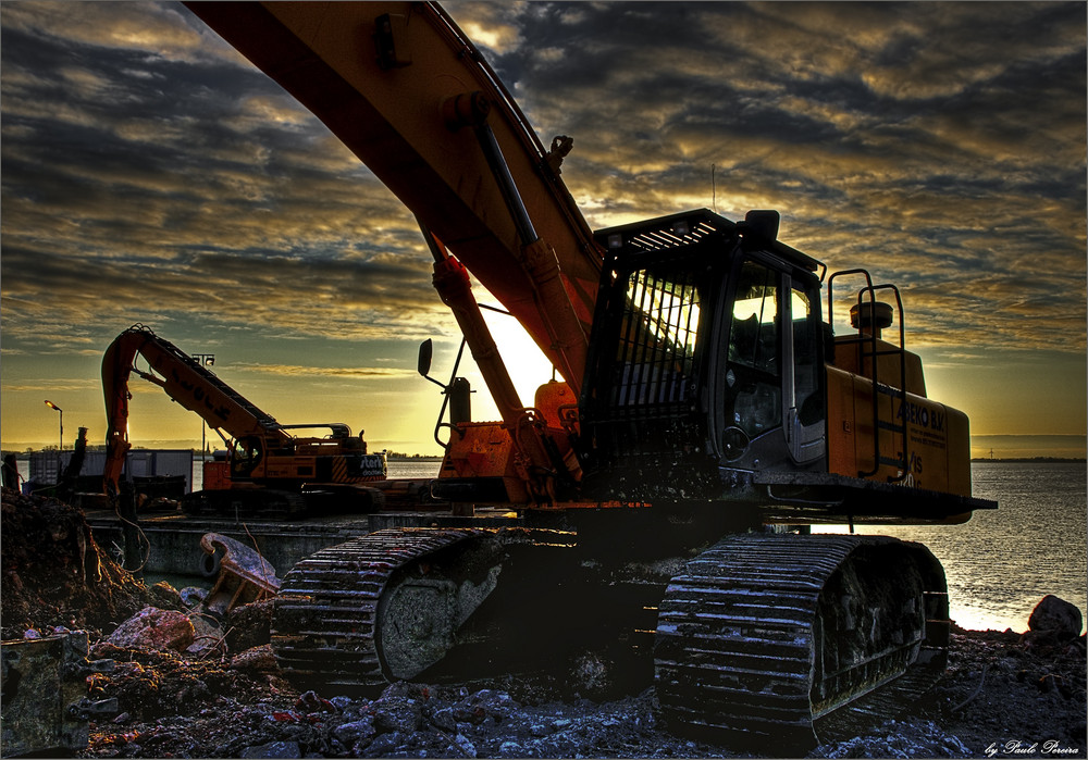 excavator in the evening sun