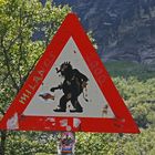 Exklusives Warnschild vor den Ureinwohnern am Trollveggen.