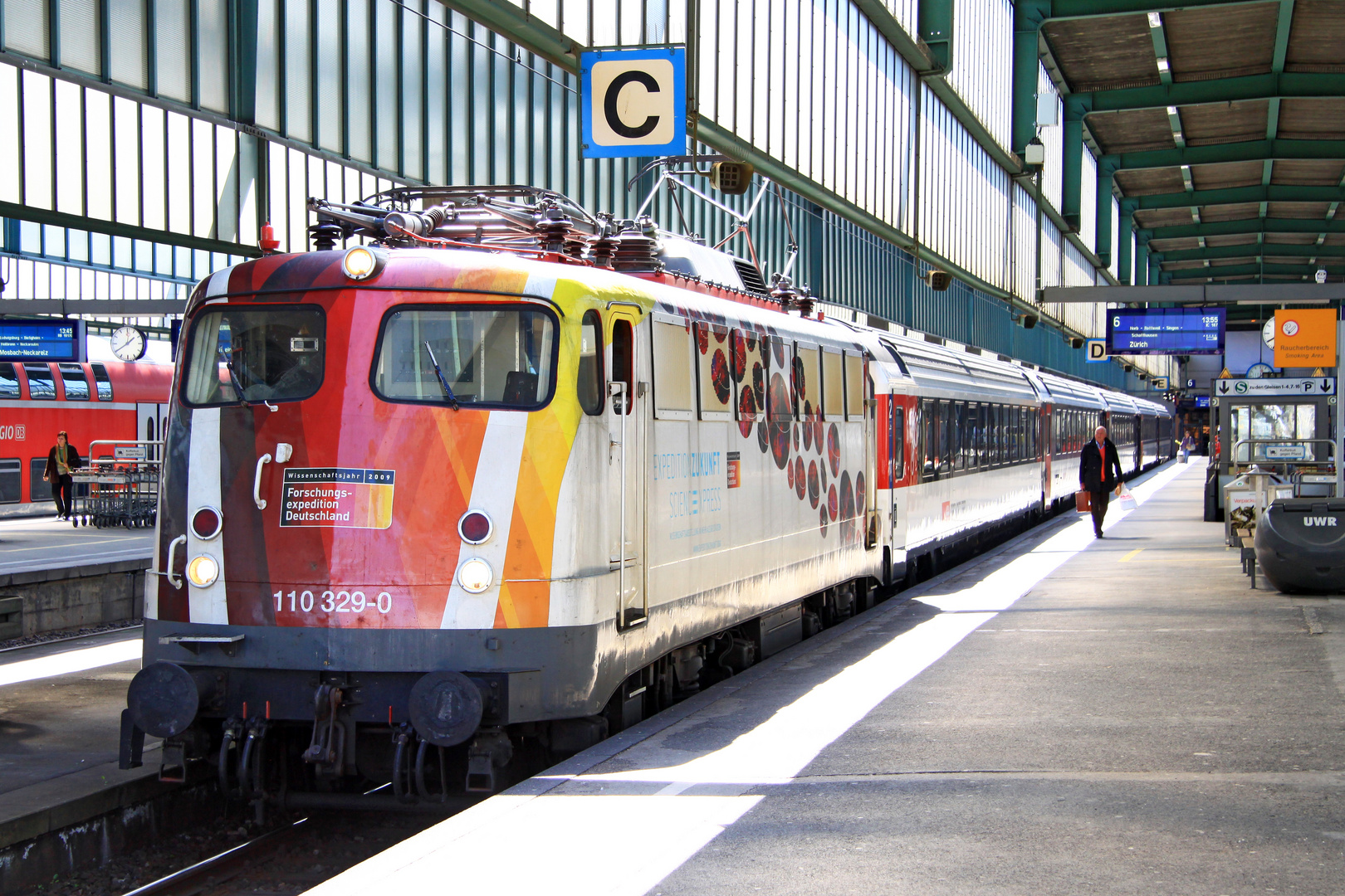 Expedition Zukunft am Gäubahn-Intercity in Stuttgart Hbf