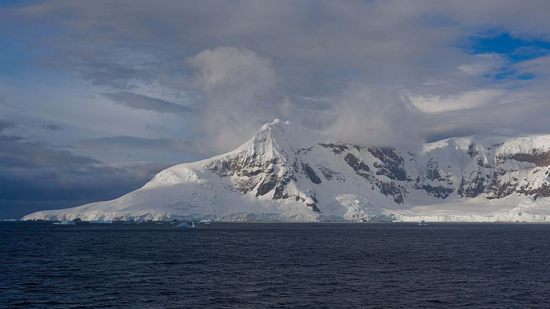 Expeditions-Reise in die Antarktis mit 'Roald Amundsen', Hurtigruten