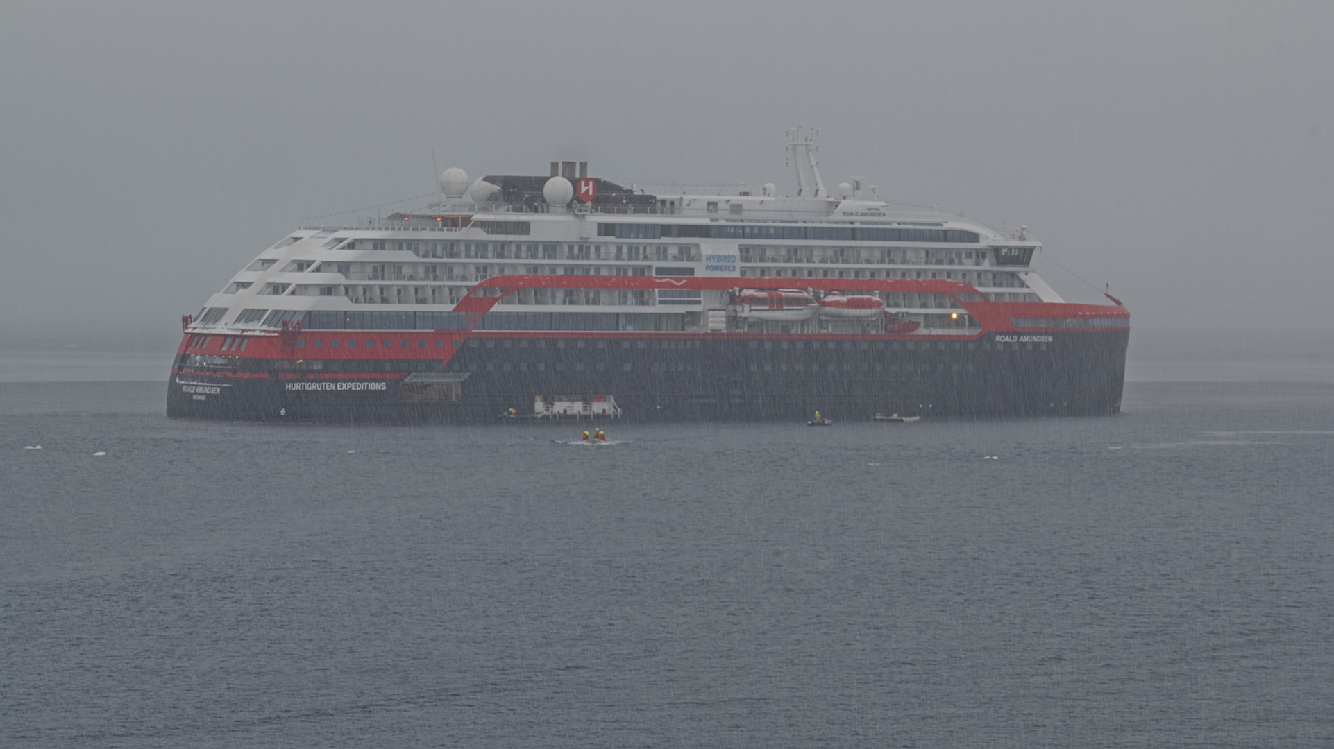 Expeditions-Reise in die Antarktis mit 'Roald Amundsen', Hurtigruten