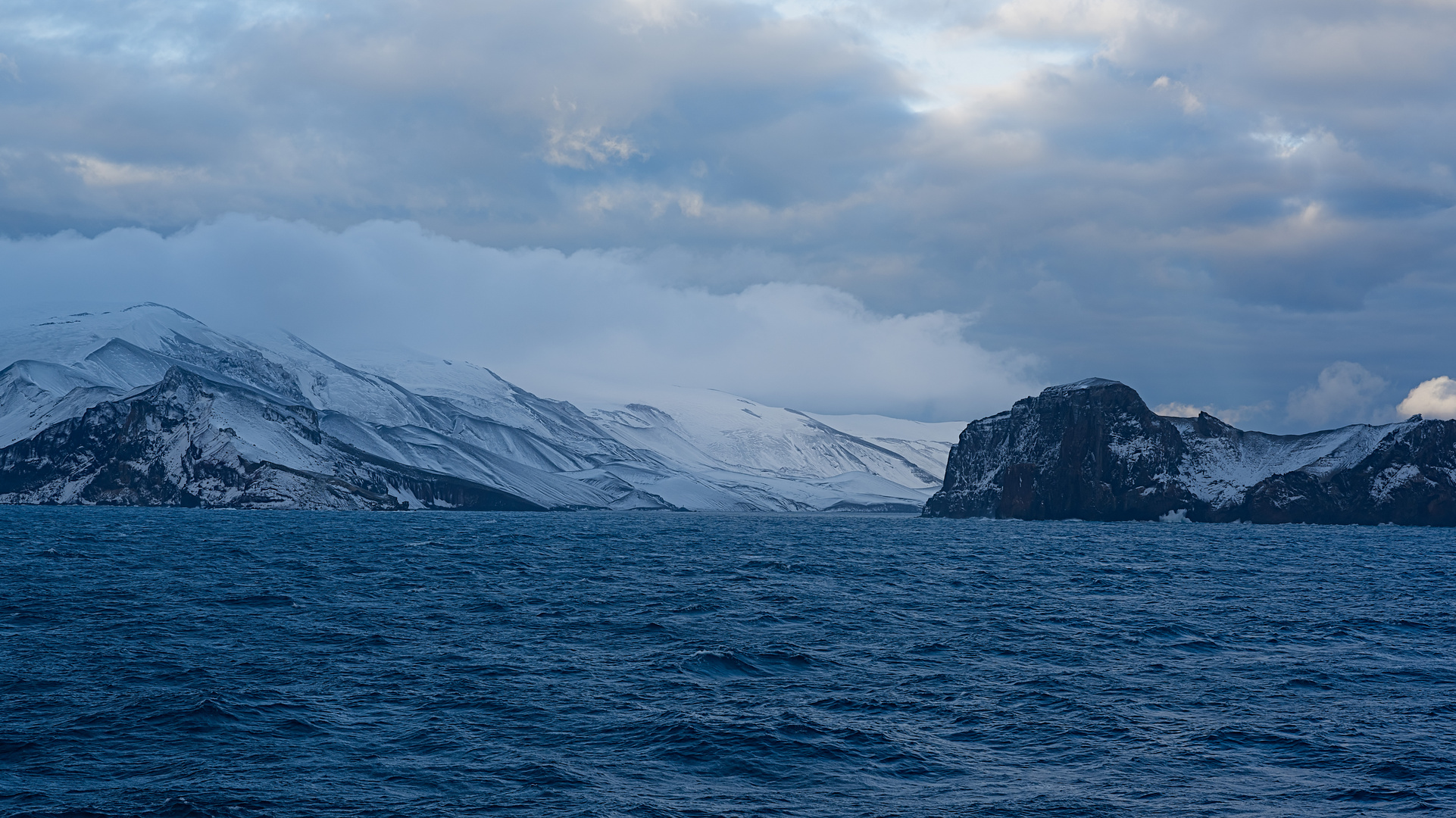 Expeditions-Reise in die Antarktis mit 'Roald Amundsen', Hurtigruten