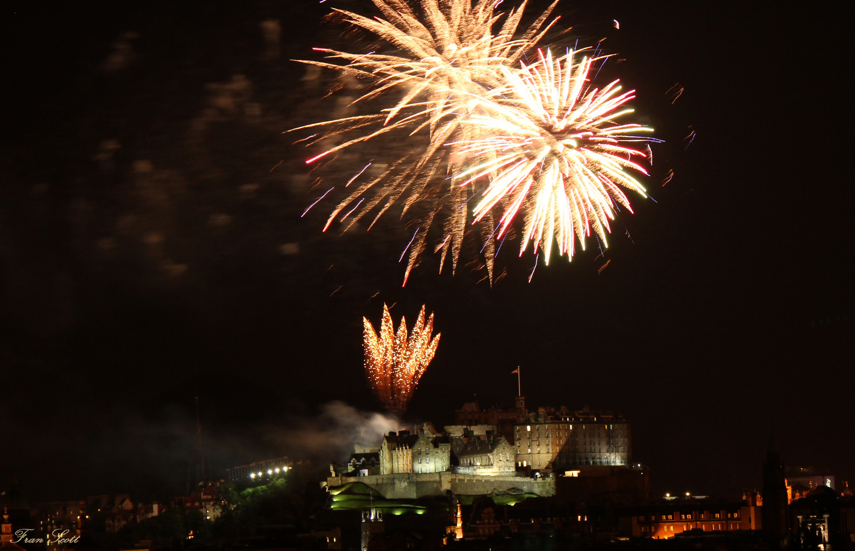 Experience my Scotland LXXII: Fireworks at Edinburgh Castle