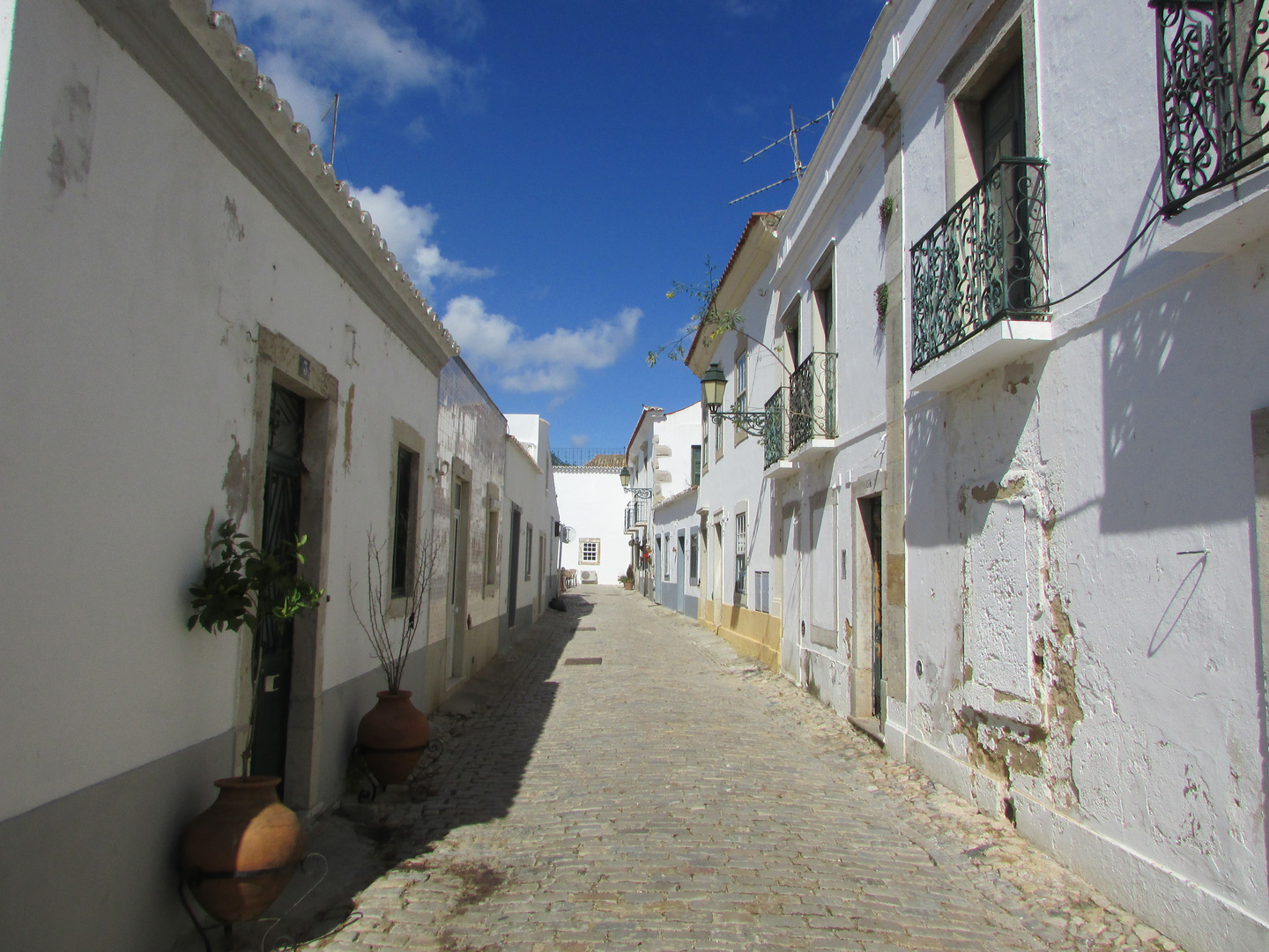 Exploring alleys