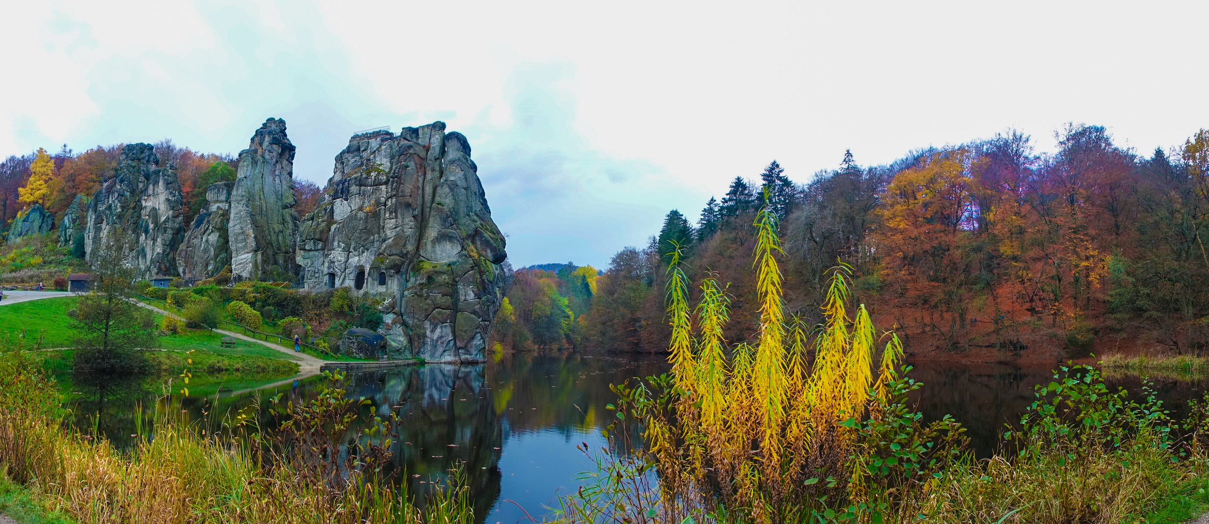 Extern Steine im Herbst