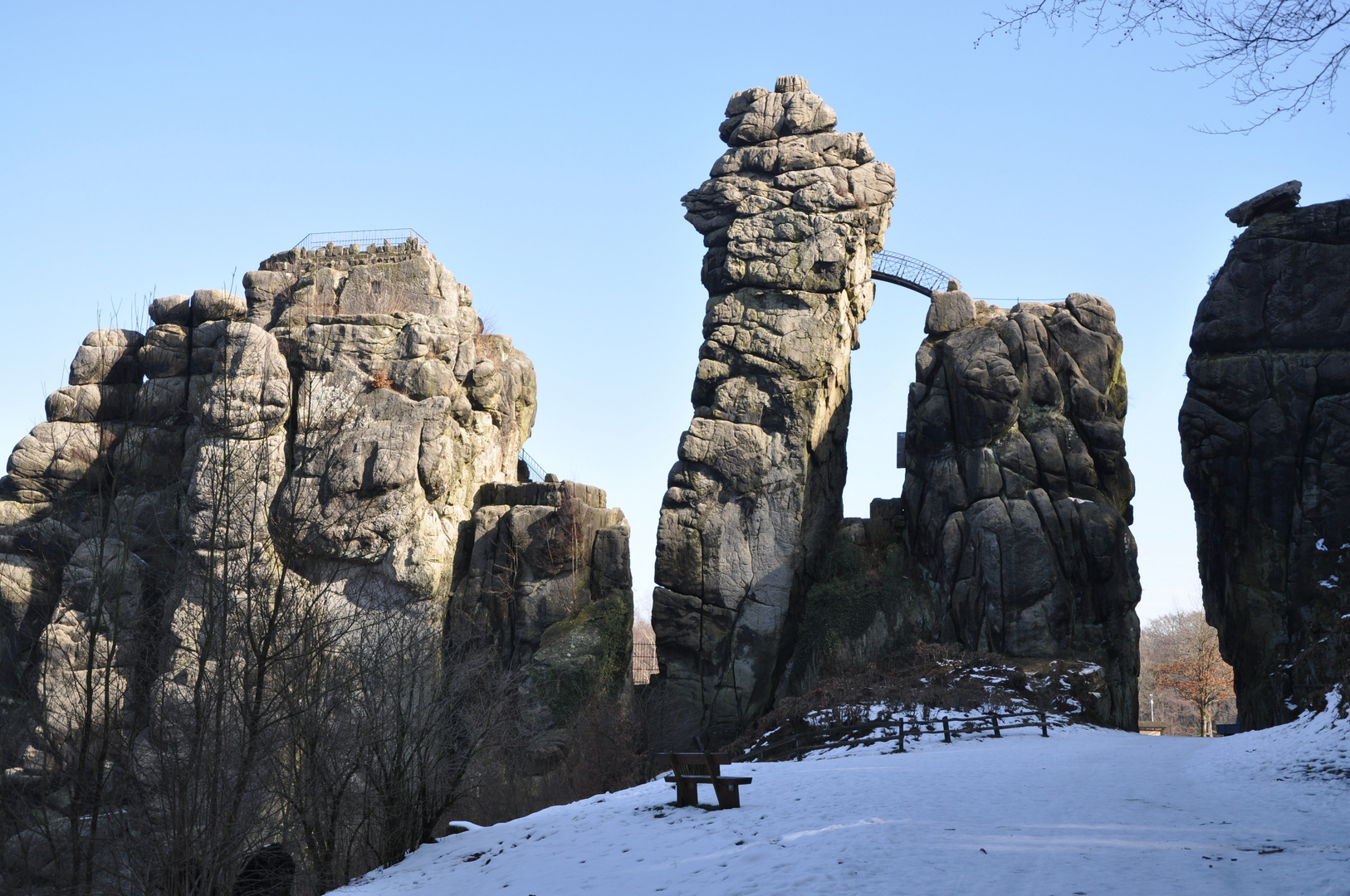 Externsteine aus der Waldsicht