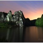 "Externsteine bei Detmold in der Abenddämmerung"