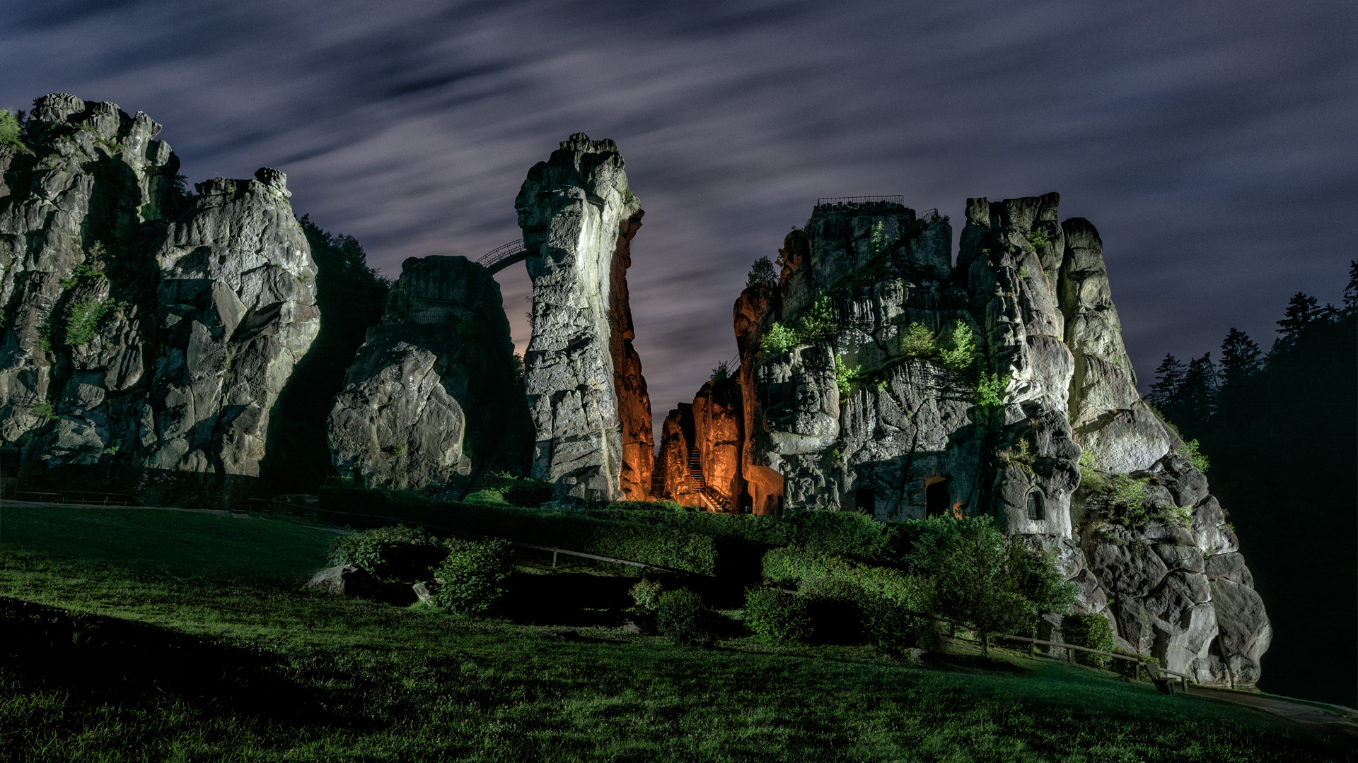 Externsteine bei Nacht